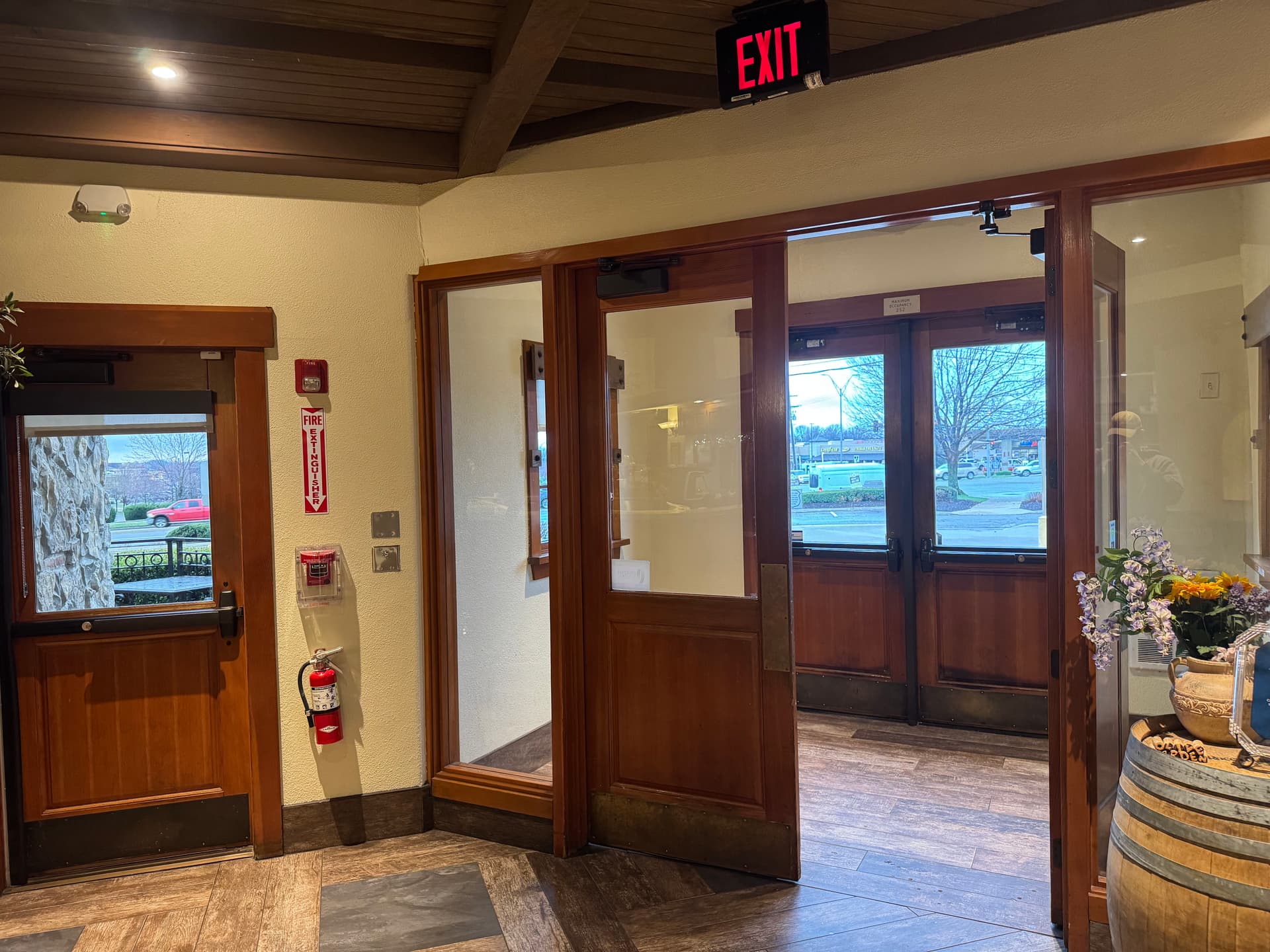 Gallery photos for Spotless Commercial Window Makeover in Local Restaurants: Image #2