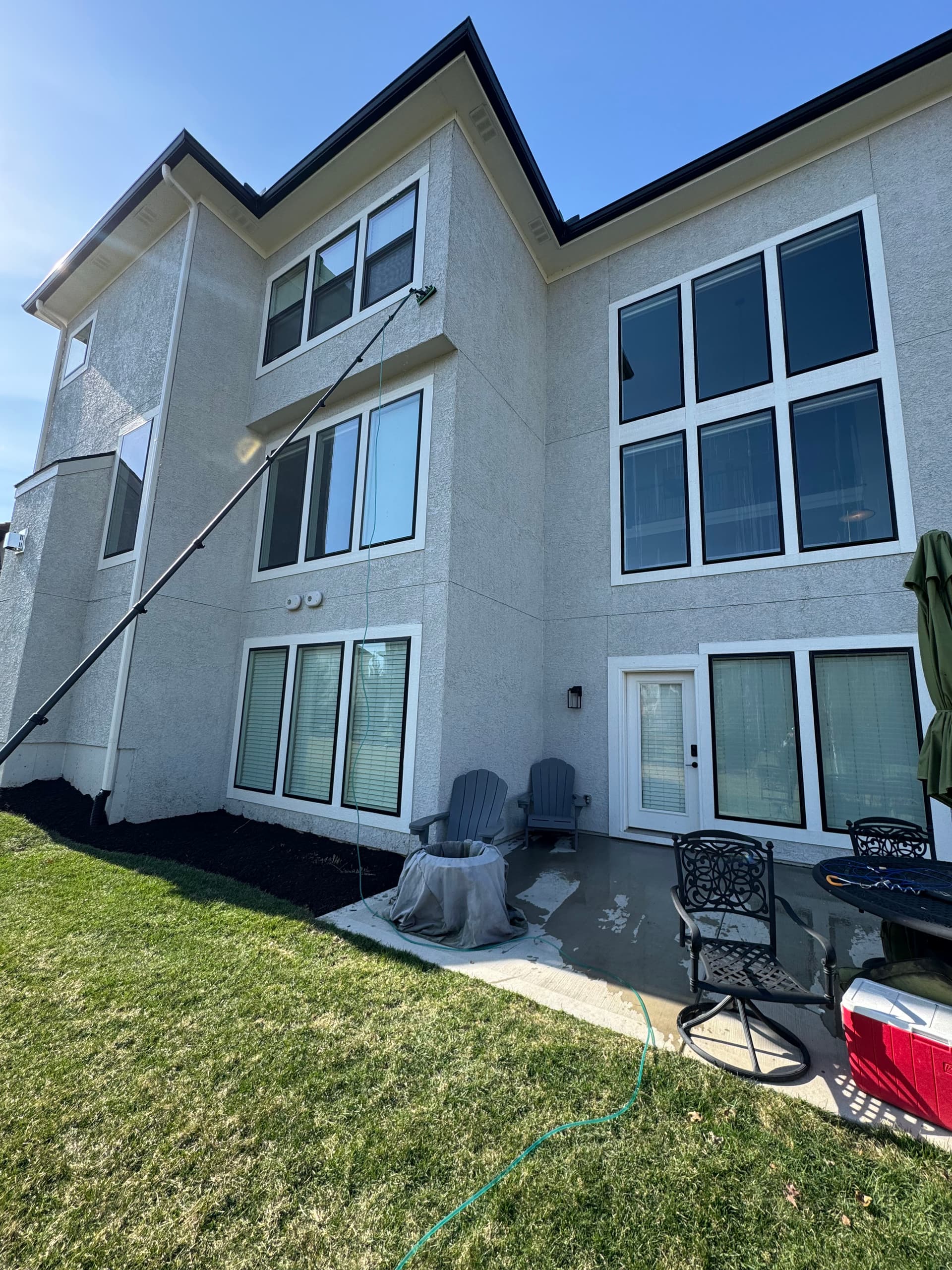 Sparkling Window Cleaning in Johnson County image