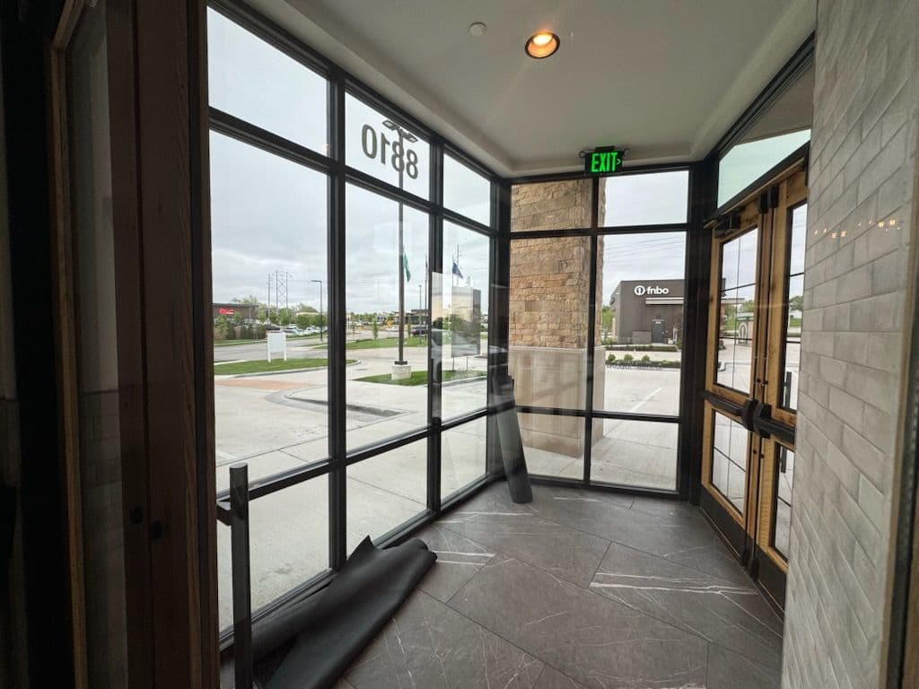 Gallery photos for Transforming Meddys Facade With Pristine Windows: Image #2