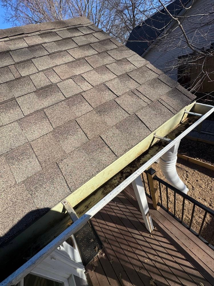 Gutter and Window Cleaning in Louisburg Kansas — photo 2