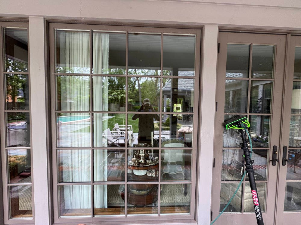 Large Home Window Cleaning Done Right in Mission Hills — photo 2
