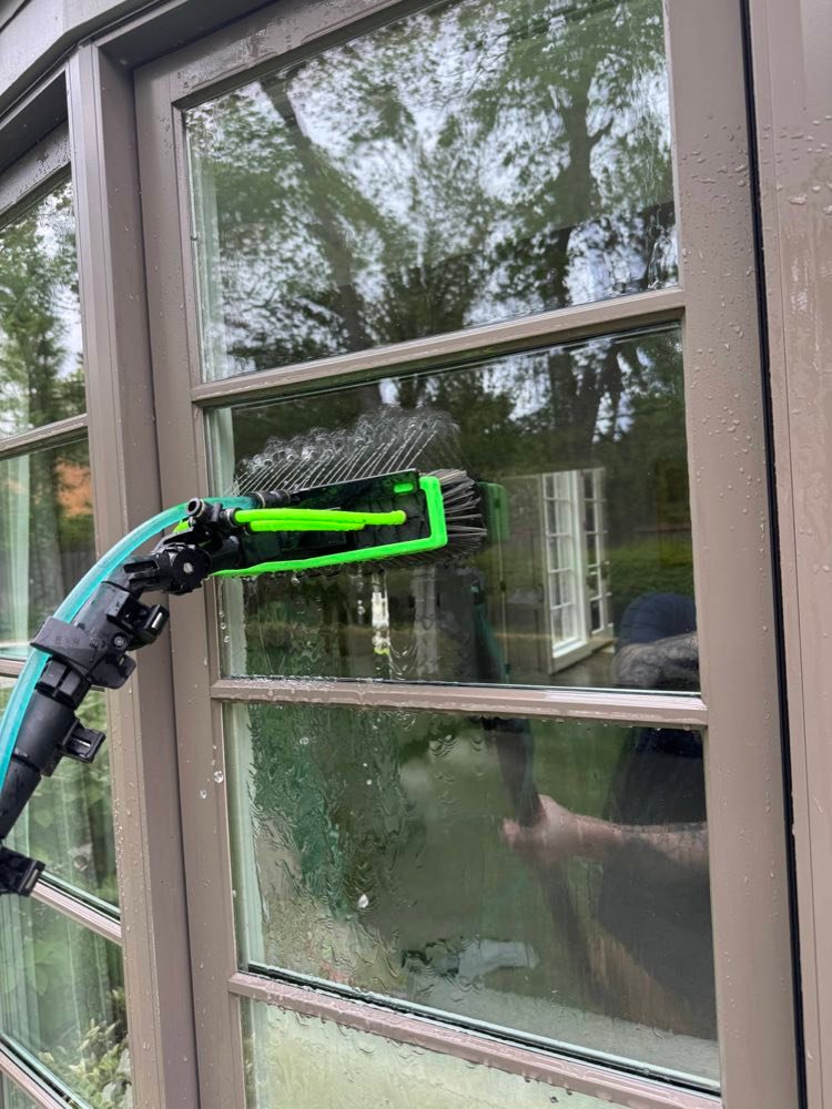 Large Home Window Cleaning Done Right in Mission Hills — photo 3