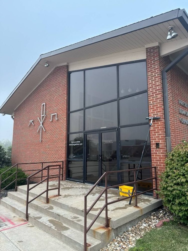 Sparkling Window Cleaning in Gardner Kansas — Alternative Window Cleaning