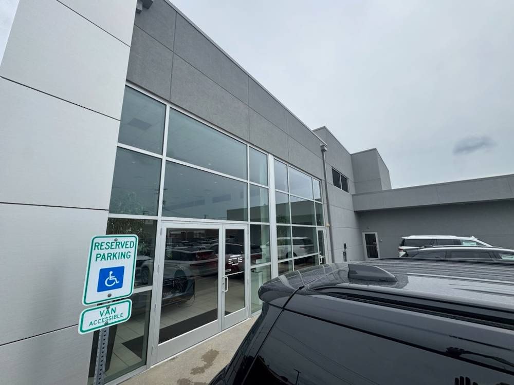 Spotless Display at Lincoln Dealership Olathe — photo 4