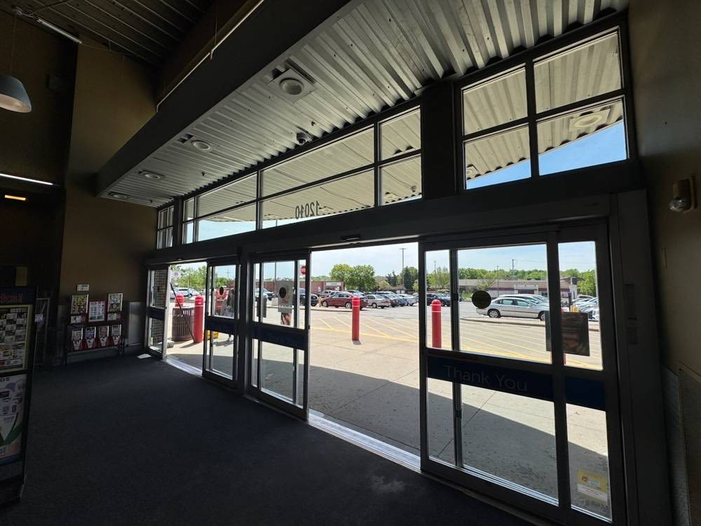 Spotless Window Cleaning in Shawnee Kansas — photo 2