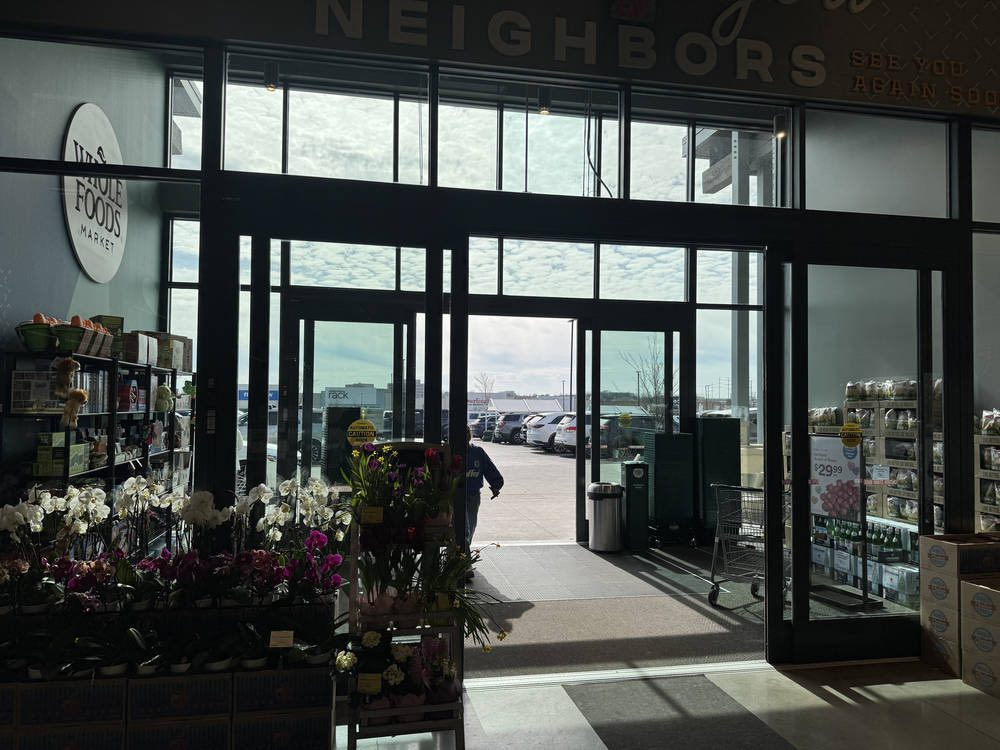 Stunning Storefront Views in Overland Park — photo 3